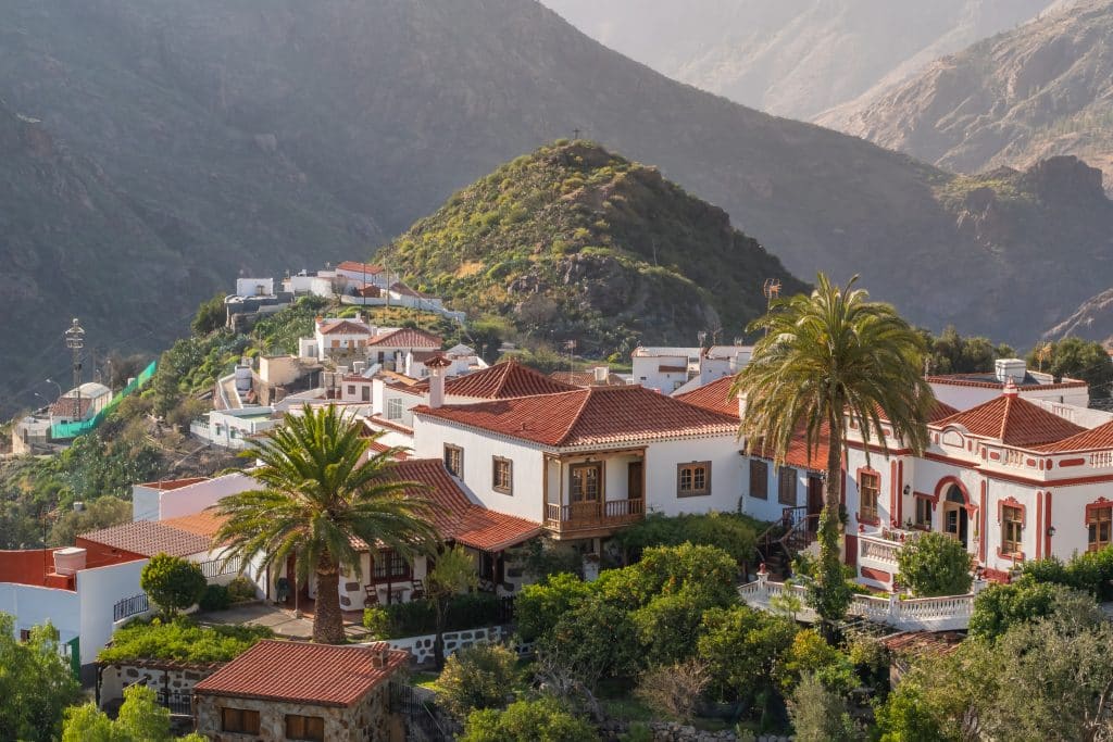 Bergdorf Tejeda auf Gran Canaria mit Blick auf den Roque Nublo