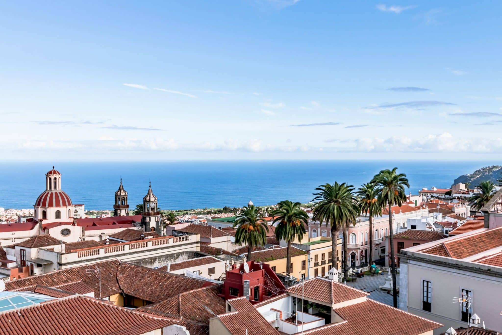 La Orotava auf Teneriffa mit der Kirche Nuestra Señora de la Concepción und Blick aufs Meer